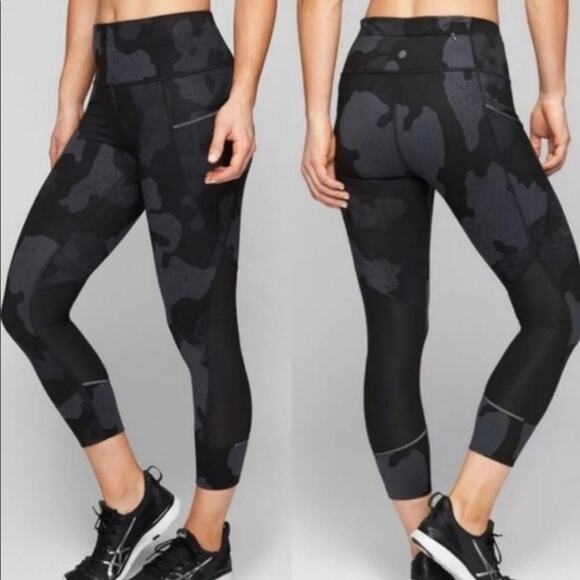 Athleta Black Shadow Camo Relay Leggings SIZE Small Capri Yoga Pants - Picture 1 of 11